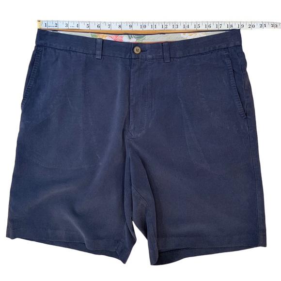 Tommy Bahama silk city shorts. Size 36 - Picture 6 of 8